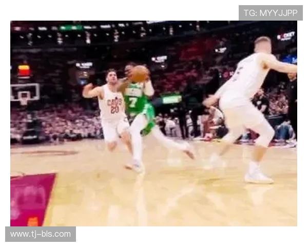 布朗砍下30分率凯尔特人力克骑士巩固东部优势的精彩对决回顾